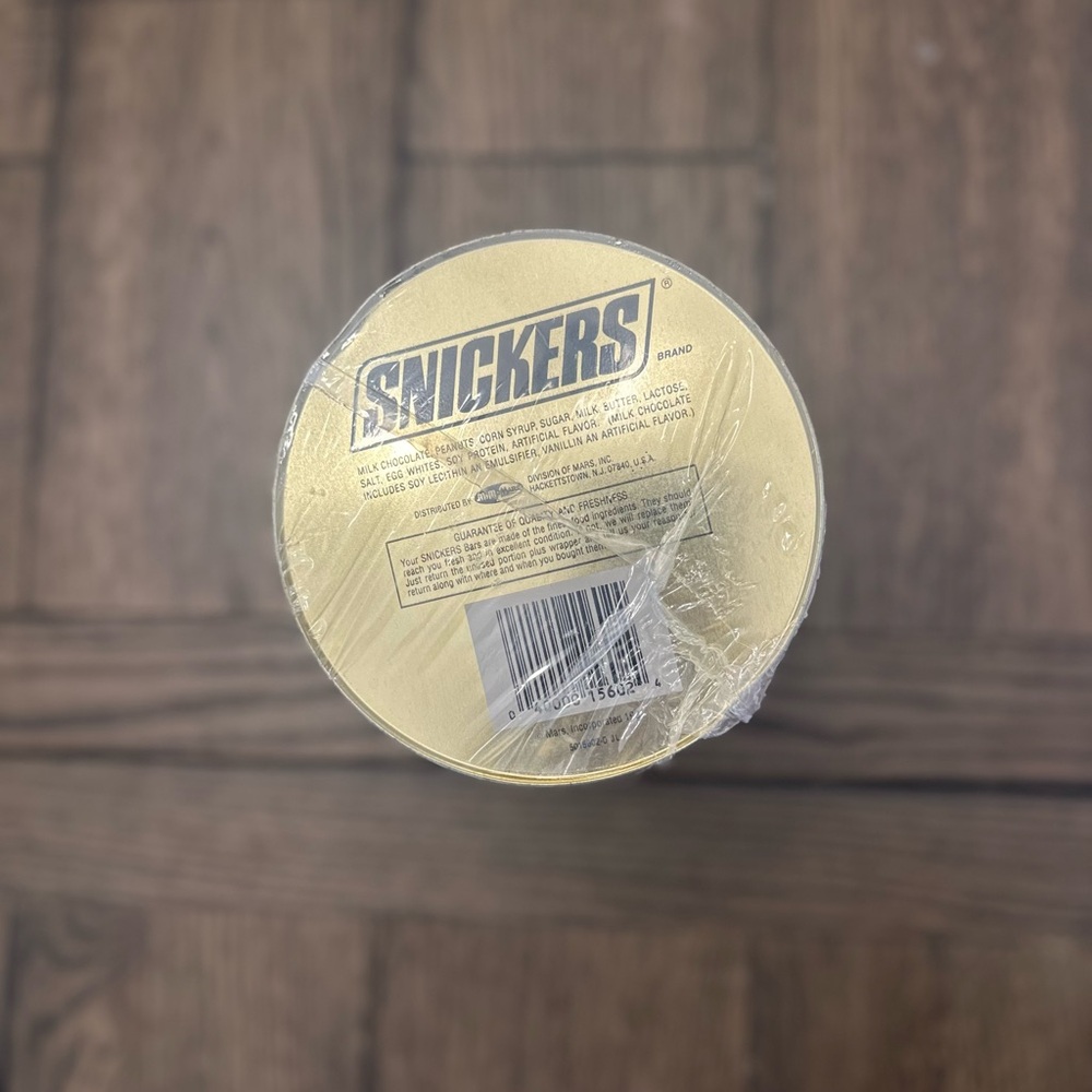 Snickers 1991 Vintage Collectible Christmas Tin Canister in original plastic - Picture 4 of 10